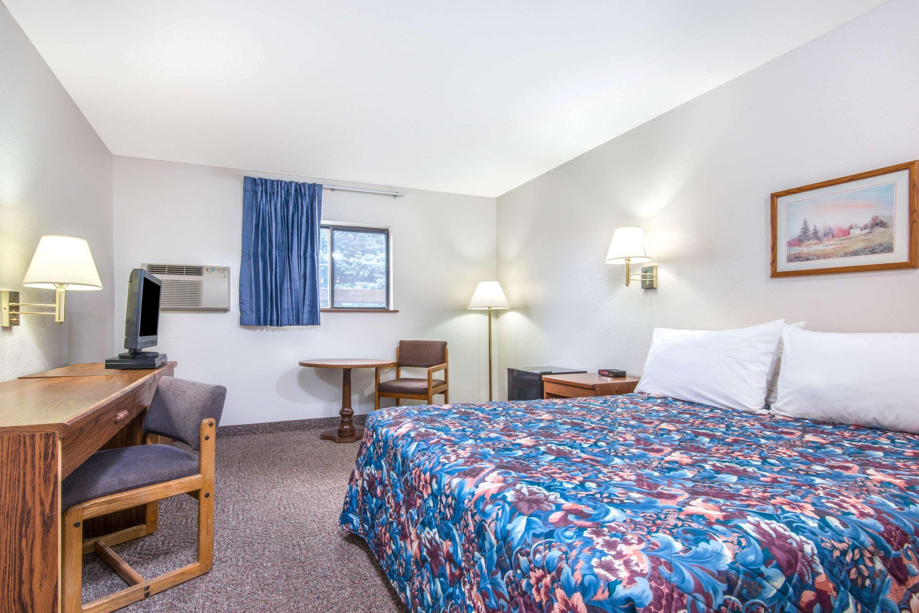 Super 8 By Wyndham Missoula/brooks Street Hotel Missoula