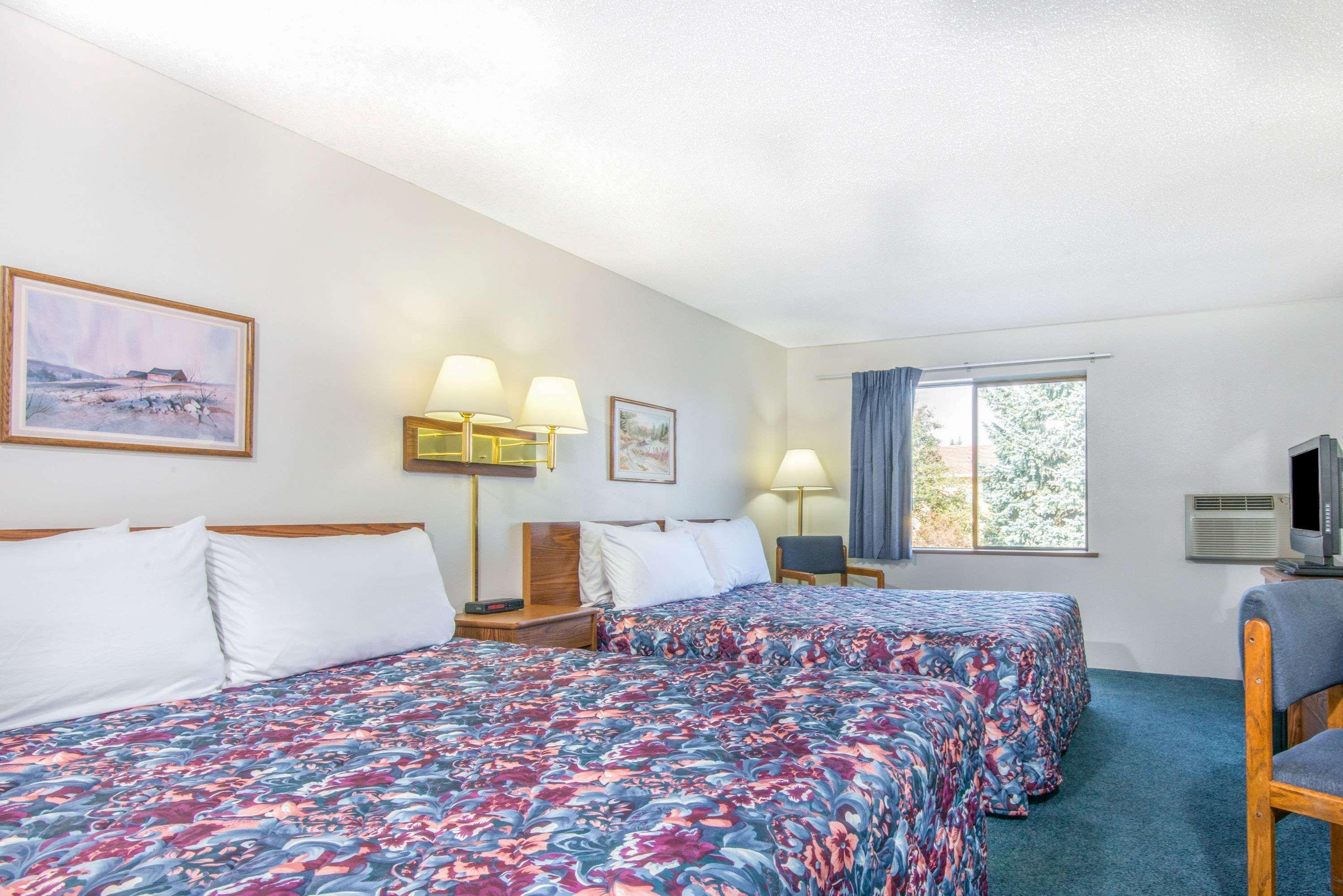 Super 8 By Wyndham Missoula/brooks Street