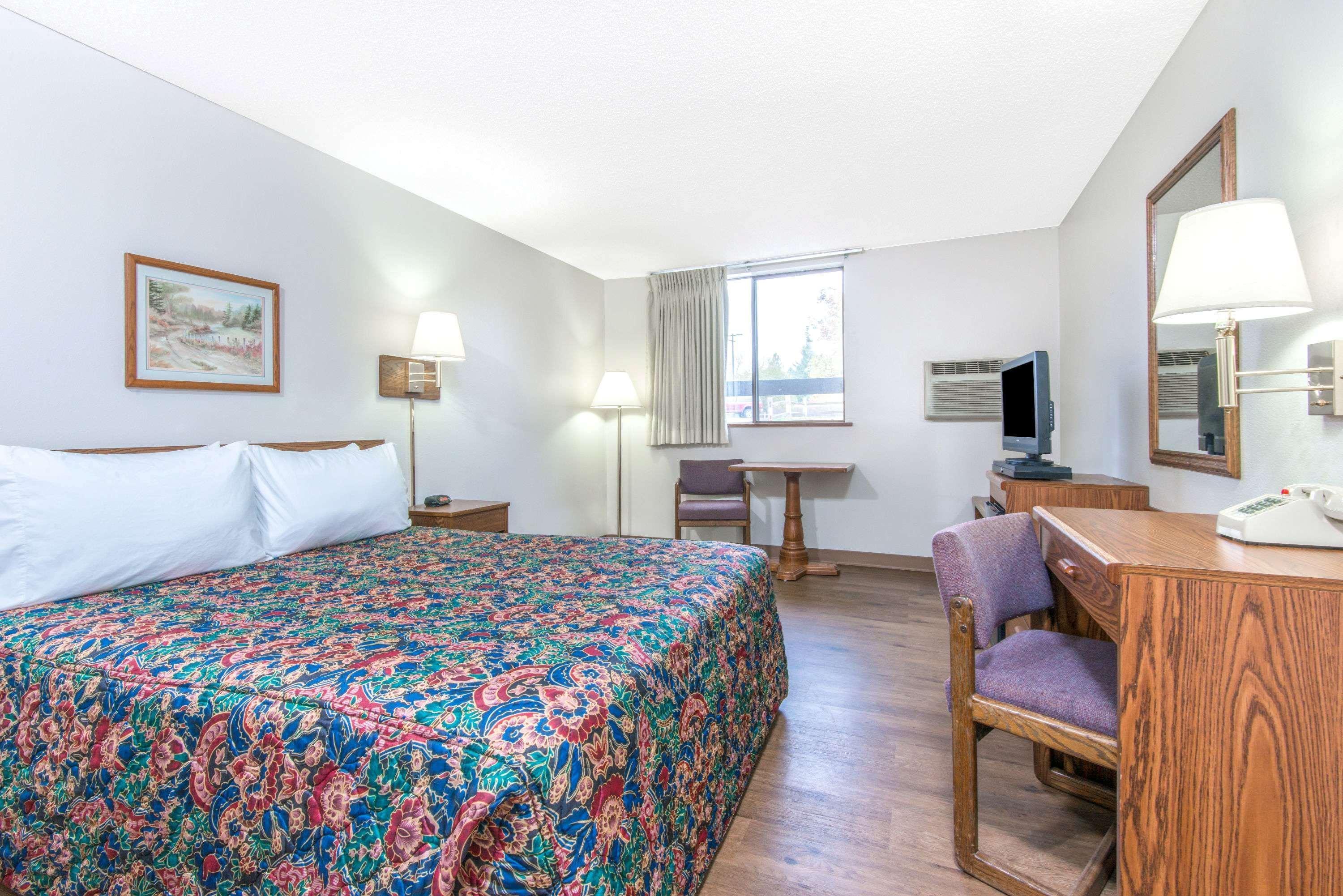 Super 8 By Wyndham Missoula/brooks Street Hotel Missoula