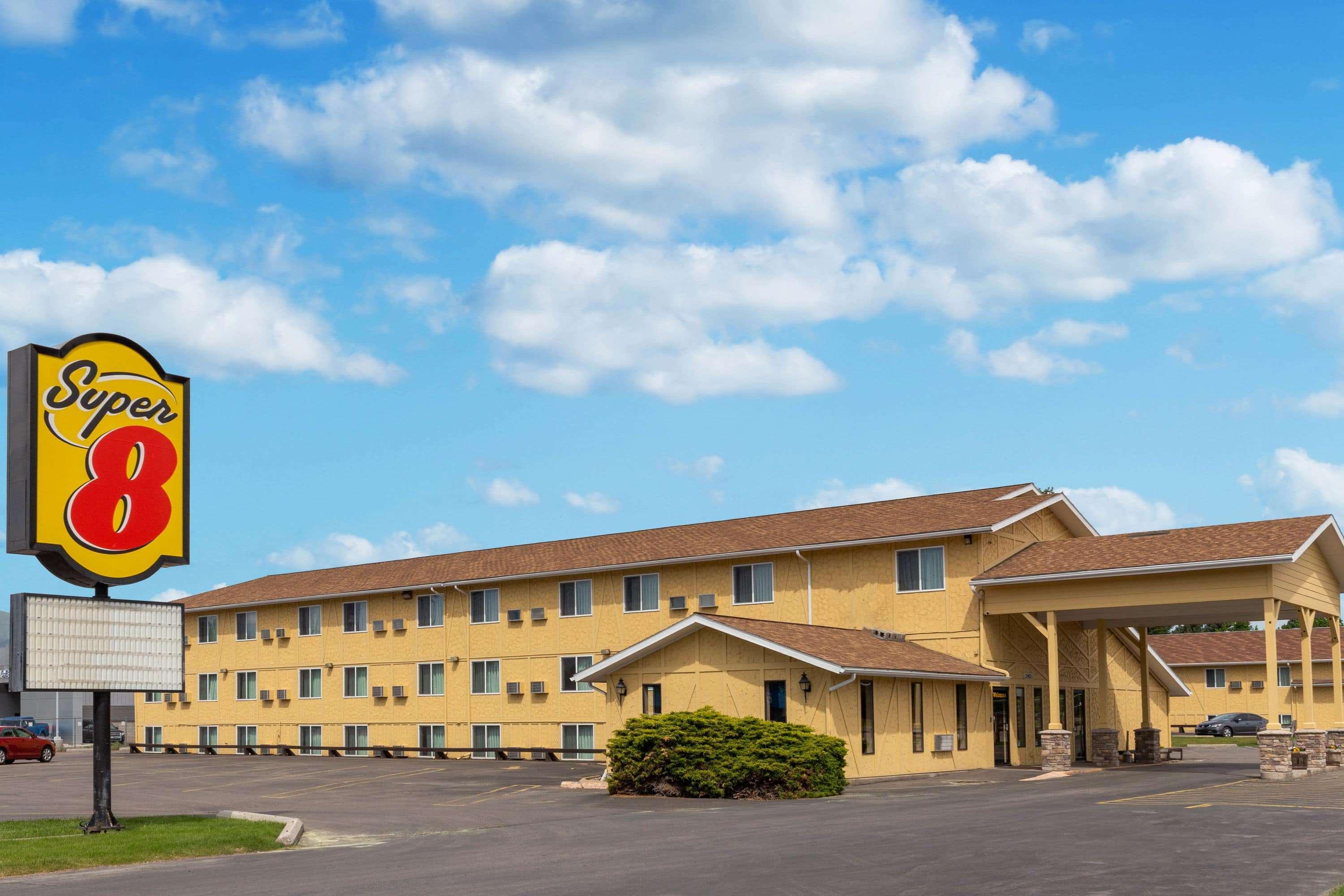 Super 8 By Wyndham Missoula/brooks Street Hotel 2*