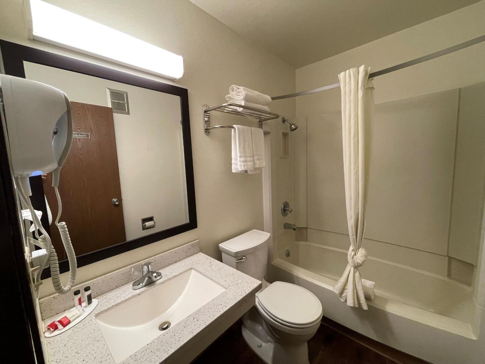 Super 8 By Wyndham Missoula/brooks Street Hotel 2*